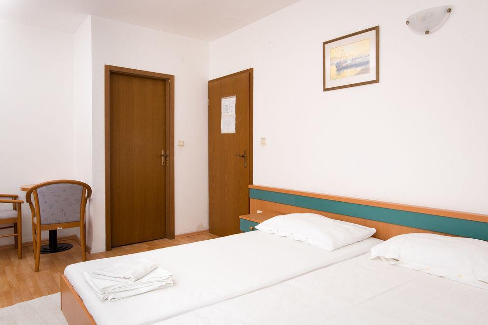 Downtown Private Rooms Mandic Supetar Dış mekan fotoğraf