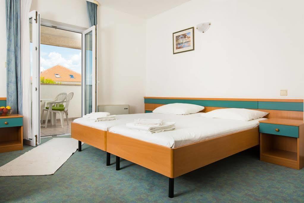 Downtown Private Rooms Mandic Supetar Dış mekan fotoğraf