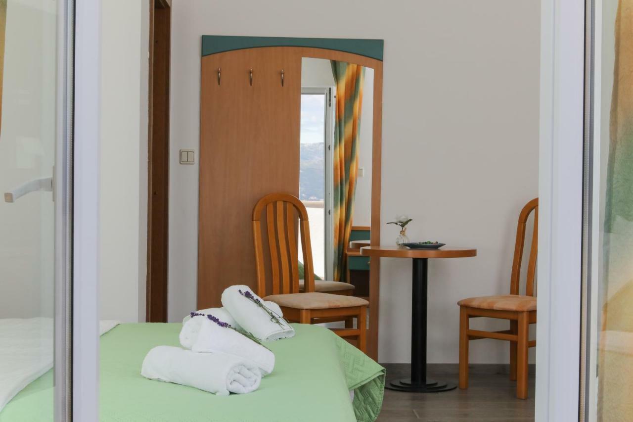 Downtown Private Rooms Mandic Supetar Dış mekan fotoğraf